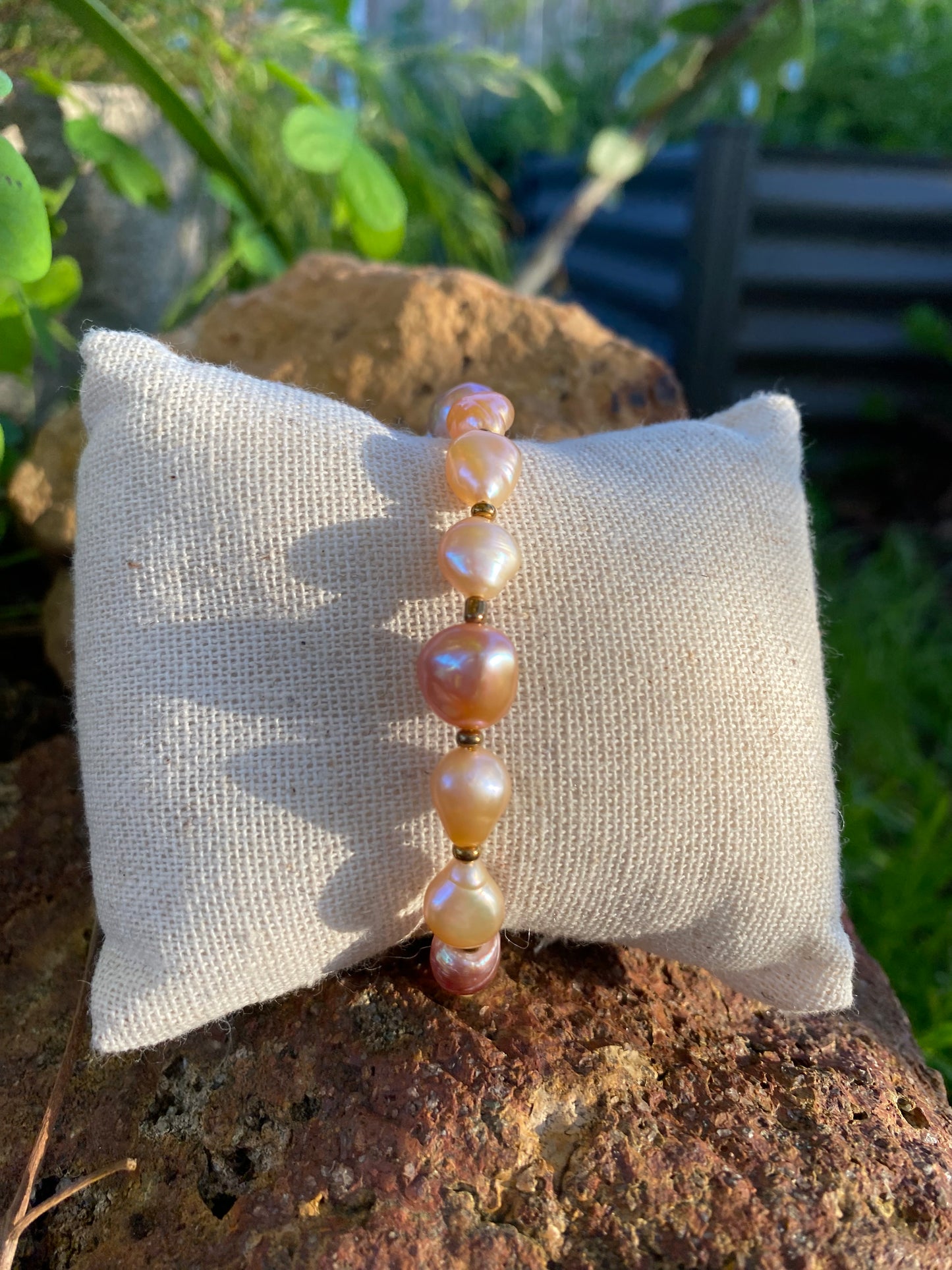 ￼ Iridescent Pearl Bracelet